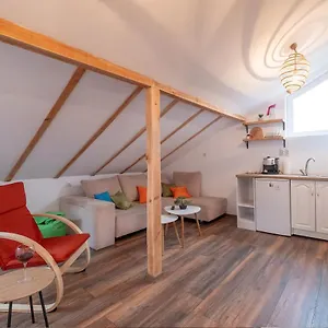  Holiday home Entire Central House With Guest & Garden