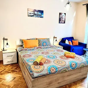  Apartment Mimi's Place/ уют в центъра на